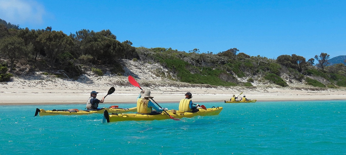 Paddling from beach to beach in Coles Bay, Tasmania | Explore Tasmania's Coles Bay by kayak
