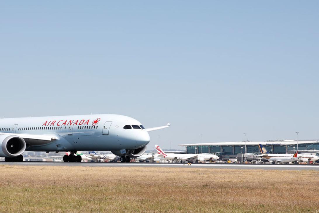 Air Canada landing at Brisbane Airport